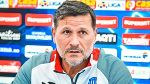 Nicolo Napoli explică de ce nu și-a dat demisia de la Iași: „Dacă aș fi plecat, jucătorii nu s-ar fi prezentat la meciul cu Viitorul” + Reacții după vandalizarea autocarului