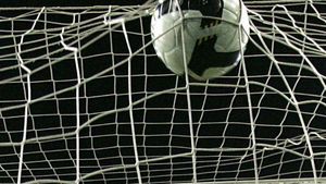 Unic în istoria fotbalului. Ambele echipe au vrut să piardă, s-a marcat doar din autogoluri. Cât s-a terminat partida jenantă de duminică