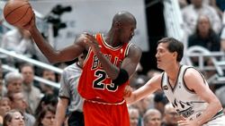 14 milioane de dolari pentru tricoul lui Michael Jordan! Cine a cumpărat piesa din ultima sa finală NBA