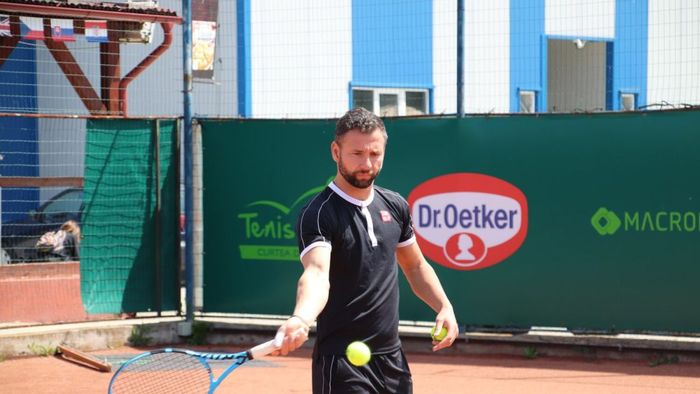 Răzvan Raț, pasionat de tenis! „Joc frecvent cu Maftei și Daniel Niculae, dar n-am apucat încă să mă confrunt cu fratele meu”. La ce competiție a participat