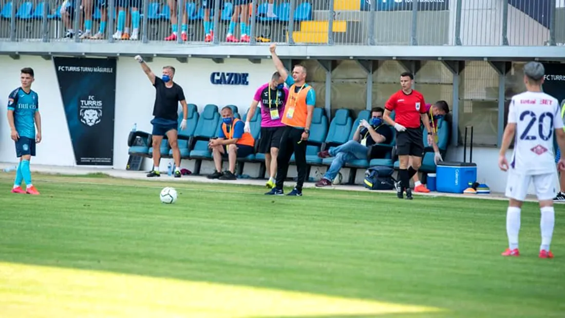 HAOS în Liga 2? Doi arbitri din brigada care a condus meciul Turris Oltul - Campionii FC Argeș au fost depistați pozitiv cu noul coronavirus