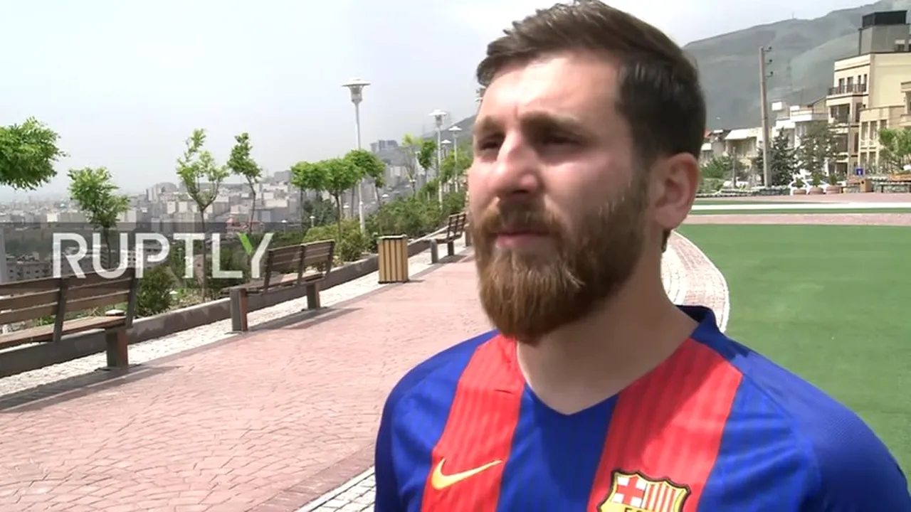 Lucrurile au luat-o razna pentru iranianul care seamănă cu Messi. Reza Parastesh a ajuns la poliție după ce lumea l-a confundat cu starul Barcelonei