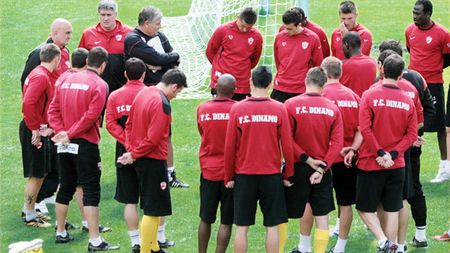 La Dinamo s-a inventat o nouă sancțiune de criză!** Vezi pentru ce li se scad jucătorilor 25% din salarii!