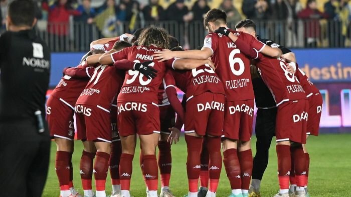 De ce nu pierde Rapid meciul cu Petrolul la masa verde, 0-3, deși nu a mai avut pe teren niciun fotbalist U21 din minutul 55. Giuleștenii au interpretat perfect regulamentul