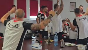 David Popovici a declanșat nebunia la FCSB prin cursa lui magnifică pentru aur! Imagini senzaționale cu fotbaliștii lui Becali: au urlat și s-au bucurat ca și cum ar fi câștigat ei medalia mondială