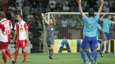"Arbitru golan!"**