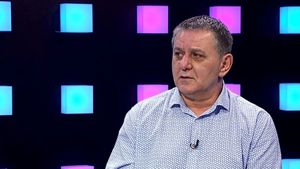 Marius Lăcătuș l-a pus la punct pe Alex Chipciu după ieșirea necontrolată a mijlocașului împotriva celor de la CSA Steaua: „Vorbești prea mult! Voia să fie primit cu flori? Nu e primul stadion pe care a fost huiduit”