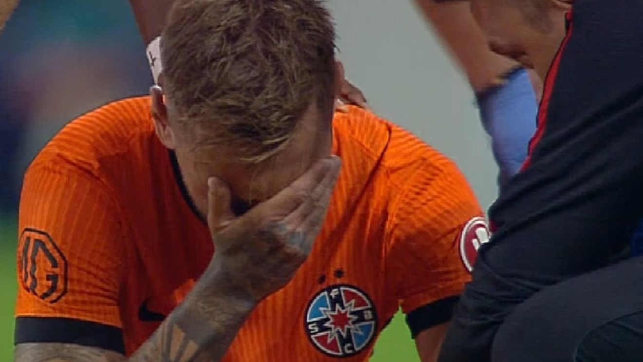 DEZASTRU! Denis Drăguș s-a accidentat la genunchi și a fost schimbat în minutul 42 al derby-ului Craiova - FCSB