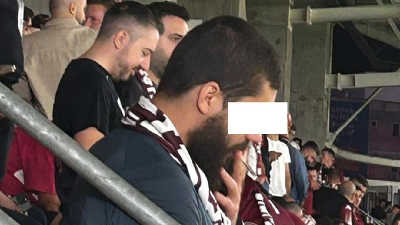 Imagini incredibile la Rapid - Oțelul Galați! Tribuna oficială s-a transformat în loc de fumat, spectatorilor nu le pasă de stewarzi. Conducătorii din Giulești nu sunt deranjați. FOTO EXCLUSIV