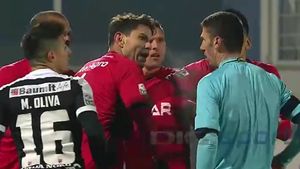 Comisia de Disciplină a tăiat în carne vie. Fabricio, suspendat drastic după "spectacolul" din Astra - Dinamo. Ce pedepse au primit Lazăr și Nicoară