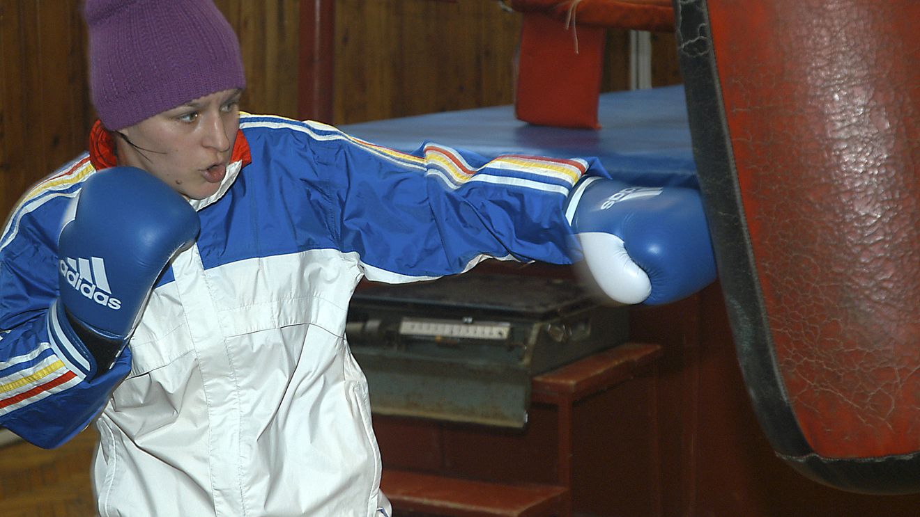 După Bogdan Juratoni**, boxul românesc mai are un sportiv calificat la JO 2012: Mihaela Lăcătuș!