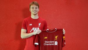OFICIAL | Liverpool l-a transferat pe "micul Van Dijk"! Are 17 ani și vine din Eredivisie: "Abia aștept sezonul viitor"