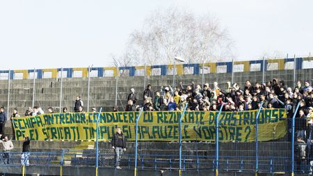 Jos conducerea, Răchită înapoi!