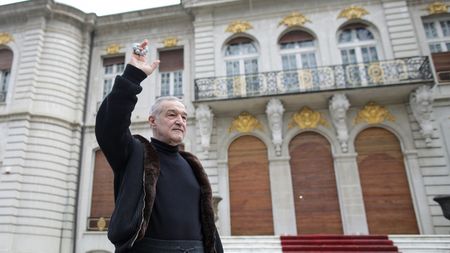 Noul antrenor al celor de la FCSB a ajuns în România: cipriotul Elias Charalambous a venit să semneze contractul cu Gigi Becali!