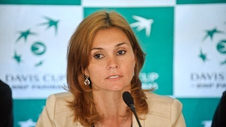 Fosta șefă a FRT, Ruxandra Dragomir, continuă lupta de la distanță cu Dinu Pescariu și nu se dezice de Udrea. "Elena, nu ești singură". Mesajul de susținere