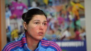 Spectacol total la Comisiile FRH. Oana Manea a fost suspendată două etape de Comisia de Disciplină pentru descalificarea în turneul Final 4. La Cazul "Rusia" s-a închis ochii de două ori
