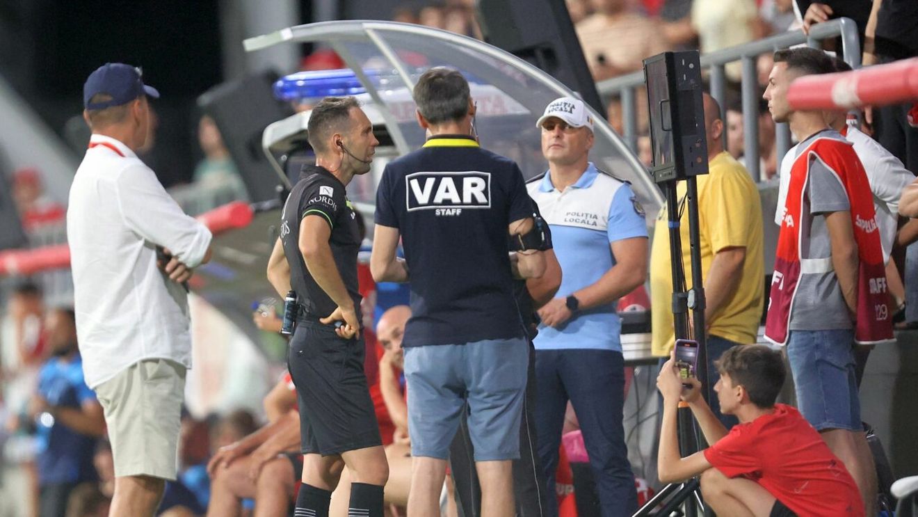 Mihai Stoica a răbufnit imediat după penalty-ul acordat cu ajutorul VAR în UTA Arad - FCSB: „A început treaba!”