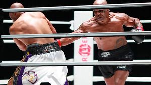 Cifre impresionante la revenirea lui Mike Tyson în ring! Câți pumni i-a dat lui Roy Jones Jr.