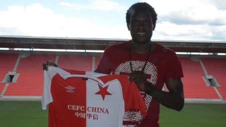 OFICIAL | Ngadeu a semnat cu Slavia Praga! "Sunt bucuros că am ajuns aici! E un pic diferit față de unde am fost înainte!"