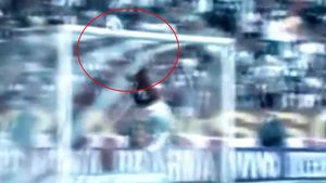 VIDEO Noul Dida e fundaș? Vezi super-reflexul unui brazilian în stilul "Luis Suarez"