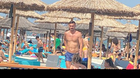 Ce mai face Marius Alexe, după ce cariera sa de jucător a fost măcinată de accidentări! Fostul fotbalist de la Dinamo și Sassuolo, surprins la mare | FOTO EXCLUSIV