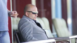 A vrut să cumpere Steaua, dar a ajuns să-l păcălească pe Mititelu!** Cum a primit patronul Craiovei 500.000 de euro falși