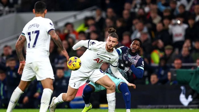 Radu Drăgușin își poate face bagajele! Jurnaliștii britanici au făcut anunțul care îl va devasta pe fundașul lui Tottenham: „Va fi doar rezervă”