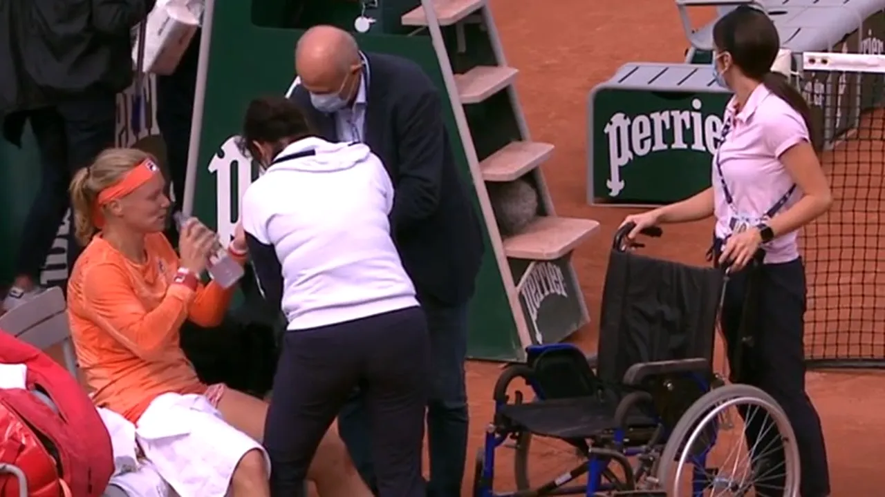 Scene incredibile la Roland Garros! Kiki Bertens a fost scoasă de pe teren într-un scaun cu rotile, plângând în hohote | VIDEO
