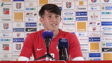 Rednic a luat în cantonament "crema" centrului de copii. Cel mai tânăr jucător de la Dinamo, atacantul Moldoveanu, are 16 ani: "Vreau să câștig, ca și la juniori, toate trofeele"