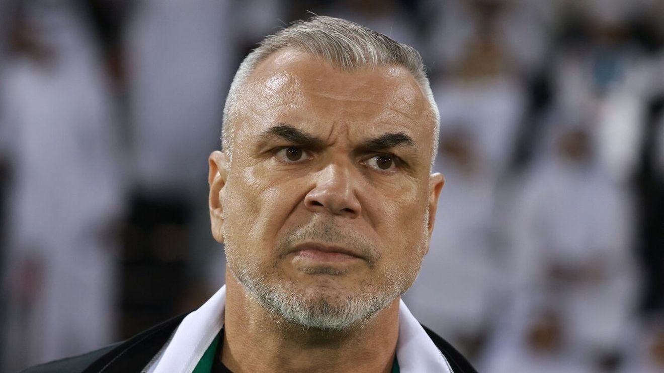 Cosmin Olăroiu i-a amuțit pe arabi. Ce a făcut în timpul meciului din semifinala Emirate - Maroc a devenit viral