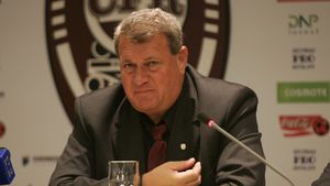 Mureșan: 'Unii câștigă puncte curat-murdare** la masa verde'