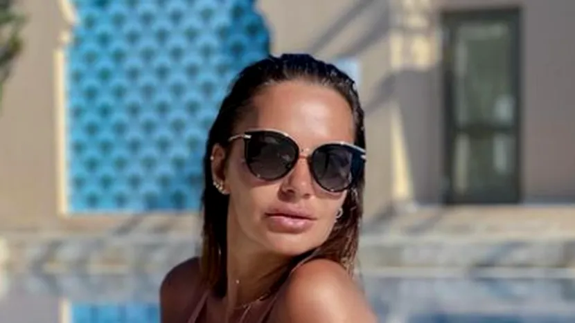 FOTO. Andreea Antonescu s-a fotografiat în ipostaze incendiare. Artista și-a pus în valoare decolteul generos. Ești bombă