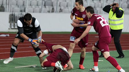 Bornescu se apără:** "Nu l-am lovit pe Cadu! L-am tras de tricou ca să-l ridic!" :))