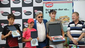 Ilie Năstase a premiat un tânar talentat al "sportului alb". Puștiul are un nume greu pentru fotbalul românesc :)