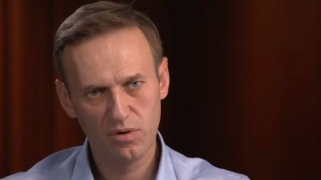 Roman Abramovich a încercat să îl elibereze pe Alexei Navalnîi chiar înainte ca acesta să moară! Schimbul de prizonieri negociat de miliardar cu Putin și Biden