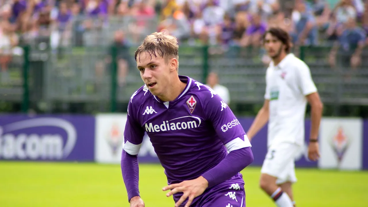 Rapid transferă de la Fiorentina! Impresarul e la București și negociază cu oficialii din Giulești