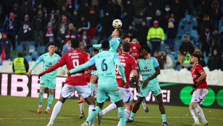 🚨 Oțelul – UTA Arad 1-0, Live Text Online Online, în etapa 5 a play-out-ului Superligii. Dublă lovitură pentru oaspeți: eliminare a lui Pospielov și gol din penalty