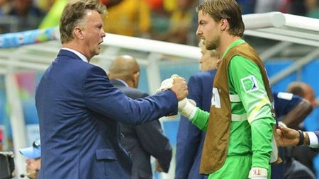 Distanța de la "Van Geniaal" la banal. Cele două precedente care arată că mutarea olandezului din finalul partidei cu Costa Rica nu îi iese oricui