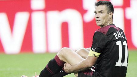 Îi paște Rapid falimentul! Pe Copos îl așteaptă o situație ULUITOARE:** ar putea rămâne fără niciun jucător! Ce îi pregătesc fotbaliștii