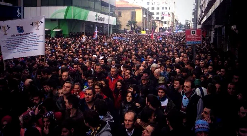 Protest impresionant în Turcia! Mii de fani ai lui Trabzon cer dreptate pentru gruparea favorită: 