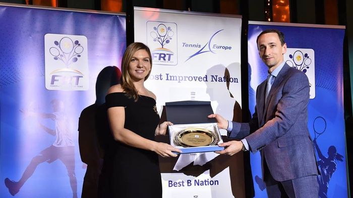 Simona Halep a mai primit un trofeu. "A fost cel mai greu, a fost și cel mai frumos an. În ianuarie voi lua startul ca lider mondial. Sper să nu mă gândesc la..."