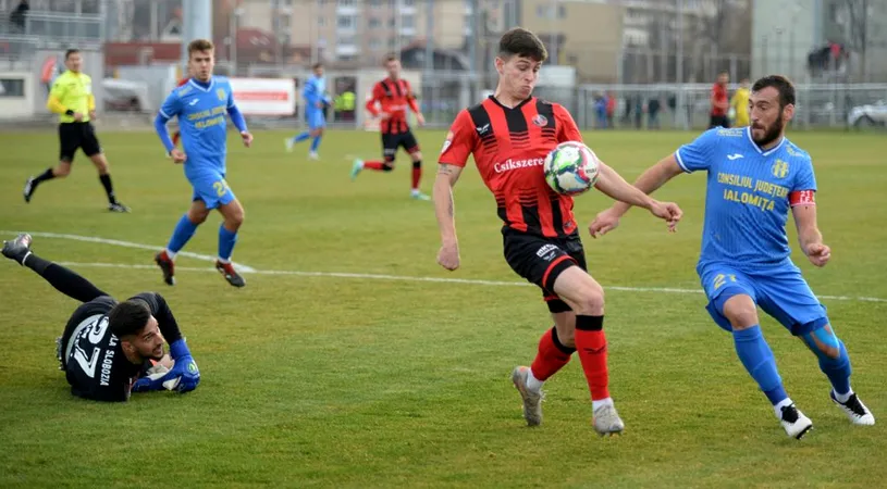 Adrian Mihalcea, cu o falcă-n cer și una în pământ după remiza de la Miercurea Ciuc: ”Nu-mi convine să câștig câte un punct norocos pe ici, pe colo.” Antrenorul nu și-a recunoscut jucătorii și se declară șocat de arbitraj: ”Și-a intrat în rol, dar rău de tot”