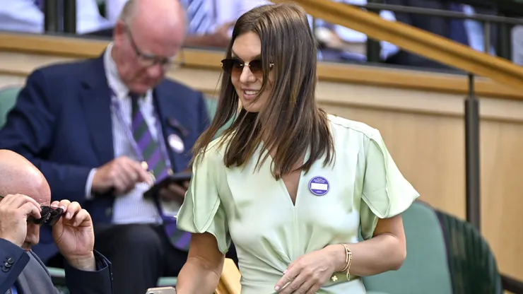 S-a aflat cât a costat-o pe Simona Halep rochia pe care a purtat-o la câțiva metri de Kate Middleton, în loja regală de la Wimbledon