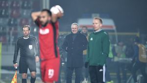 Șumudică se ia de arbitru după egalul cu Genk: "Am avut penalty, mi-a zis și el că a greșit". Antrenorul Astrei, mulțumit de joc: "Cred că am făcut o propagandă bună fotbalului românesc"