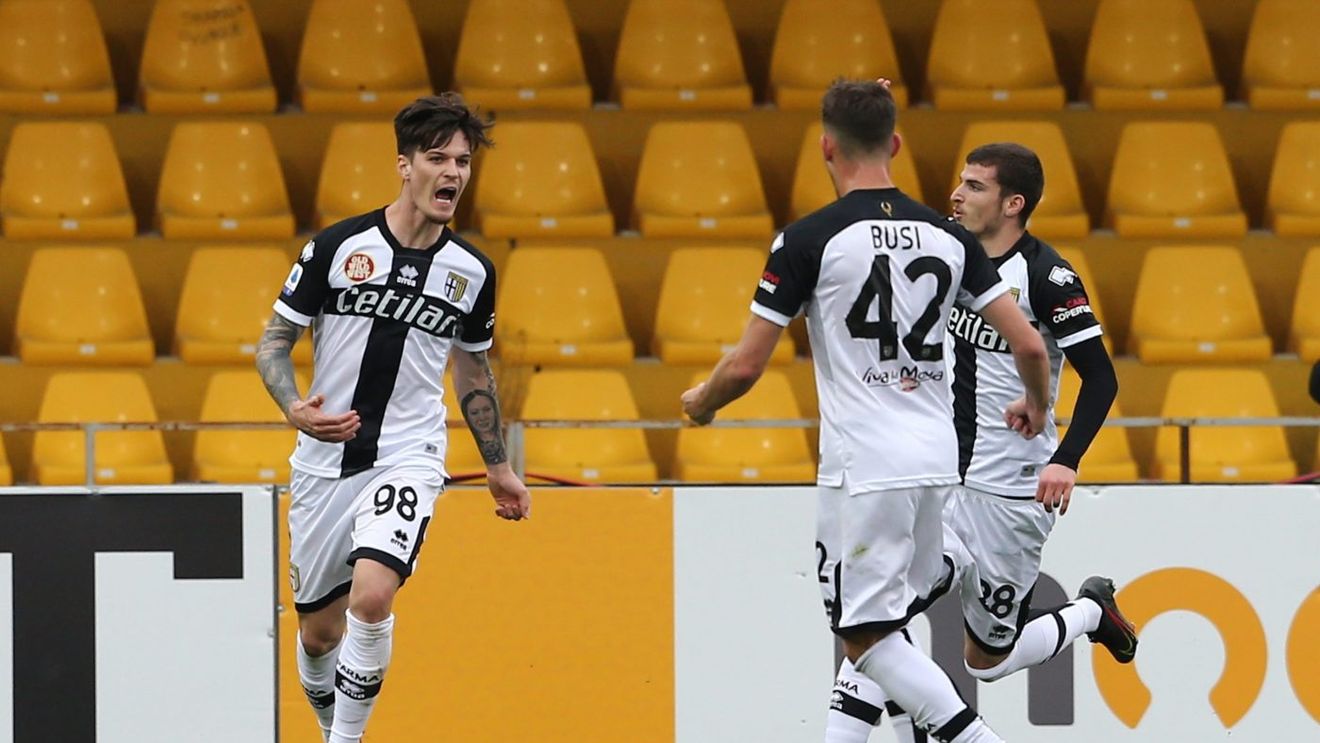 „Parma și-a blindat bijuteriile", vestea pentru fanii echipei din Serie B! Dennis Man și Valentin Mihăilă nu pleacă nicăieri