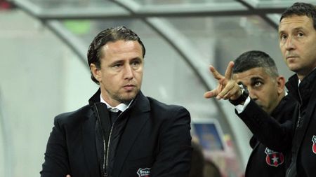 Amatorism stelist în plin Derby de România!** Reghecampf a dat din cap a dezaprobare când a văzut ce fac trei dintre jucătorii lui