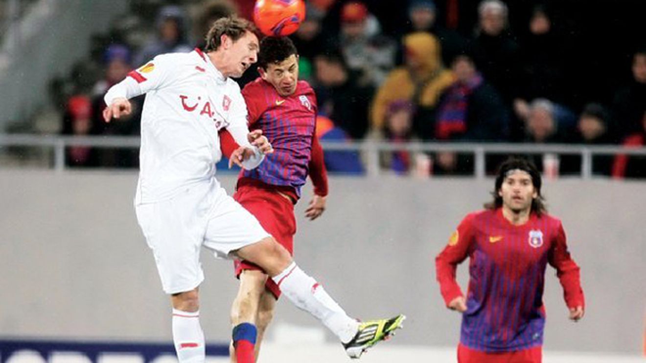 Explicația din spatele unei gafe care poate UCIDE Steaua!** Secretul lui Prepeliță: "Știu că băiatul are probleme" Amănuntul care nu s-a putut vedea din tribune