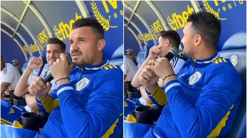 Imagini demențiale cu Constantin Budescu: a cântat la microfonul crainicului pe stadionul Petrolului. Colegii săi au izbucnit în râs când au auzit primul vers | VIDEO