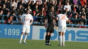 De ce gafează arbitrii din Liga I !** Ce explicație incredibilă au găsit "fluierașii" pentru prestațiile dezastruoase