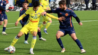 Metaloglobus a câștigat o repriză din amicalul de 100 de minute cu Petrolul. Bucureștenii stau în această rundă din Liga 2 și pregătesc ultimele două bătălii pentru accederea în premieră în play-off